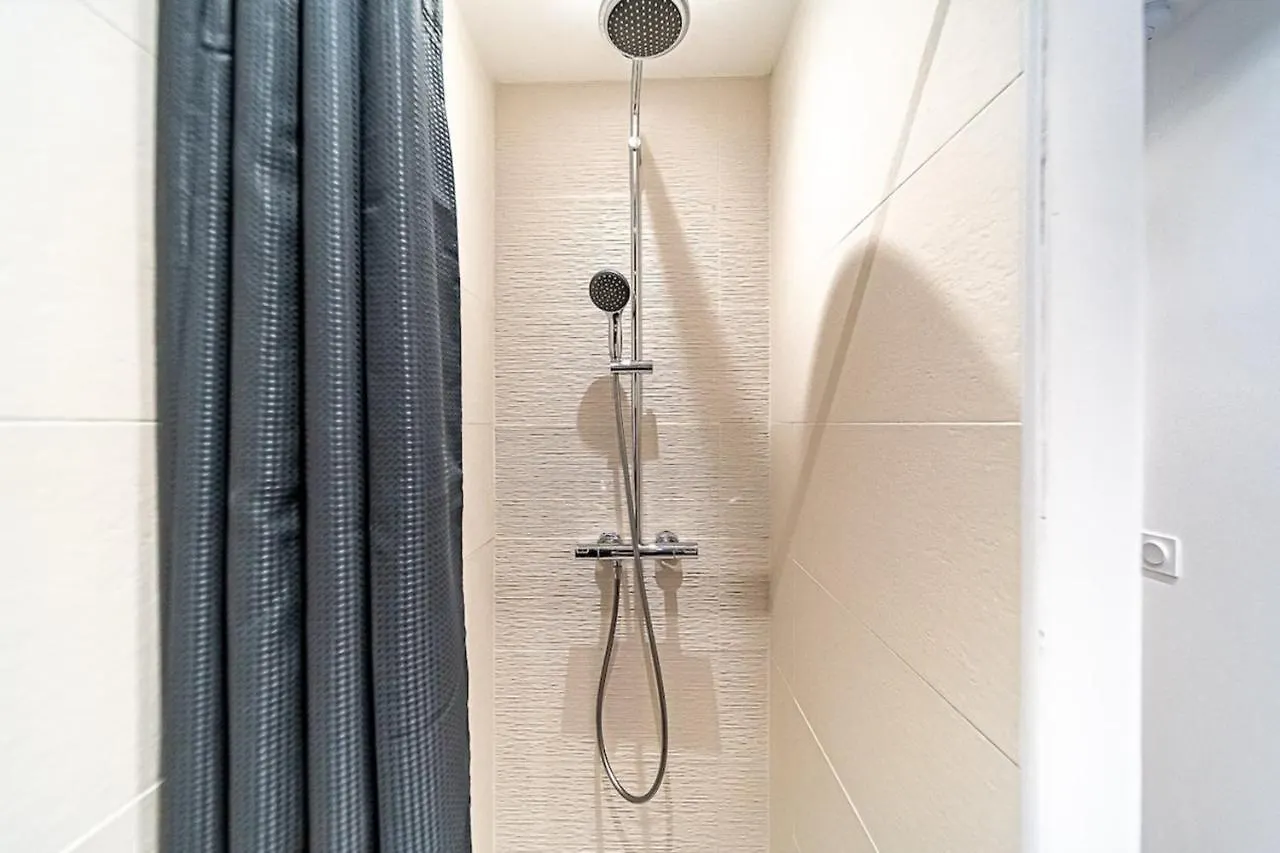 La Maison Charpennes-Appartement Cerisiers 2 Pers Villeurbanne France
