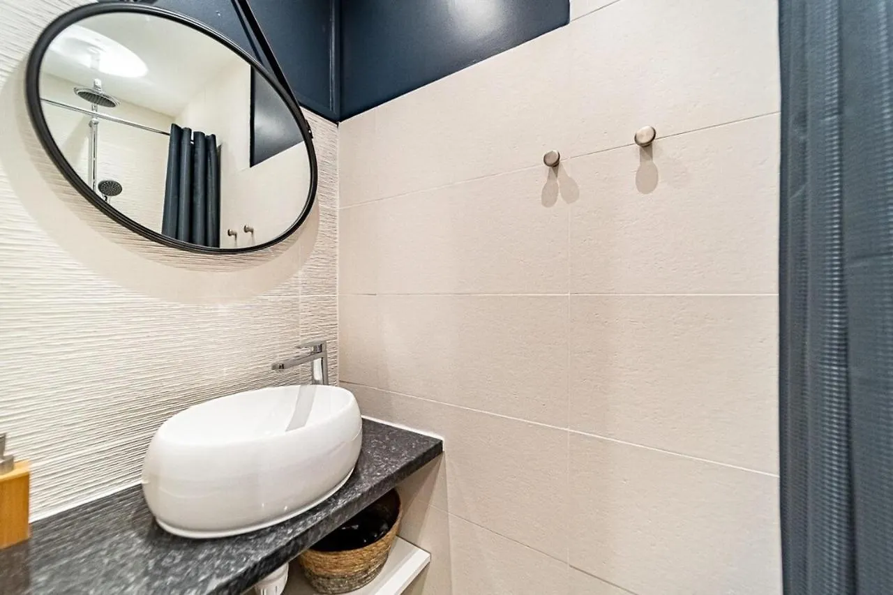 Apartment La Maison Charpennes-Appartement Cerisiers 2 Pers Villeurbanne France